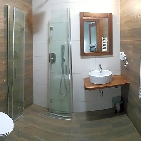 Krzesanica Bed & Breakfast *