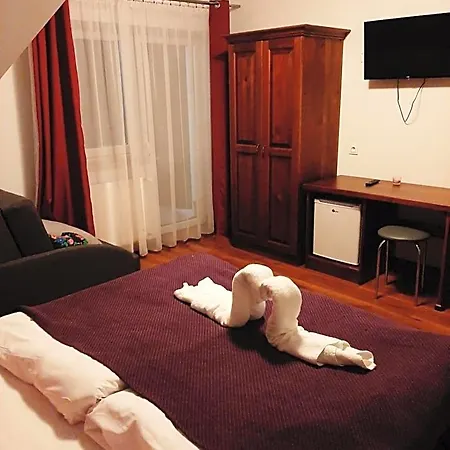Krzesanica Bed & Breakfast *