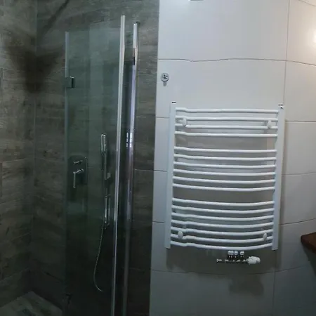 Krzesanica Bed & Breakfast *