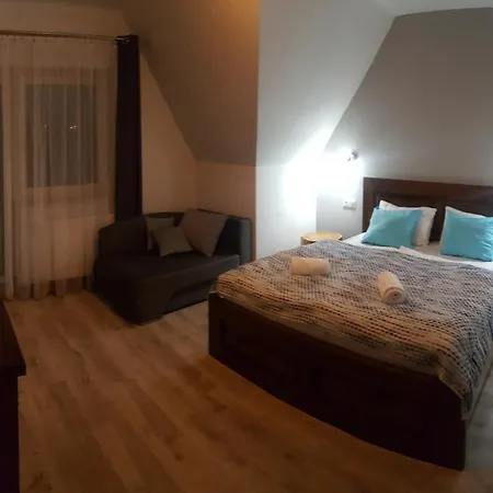 Krzesanica Bed & Breakfast *