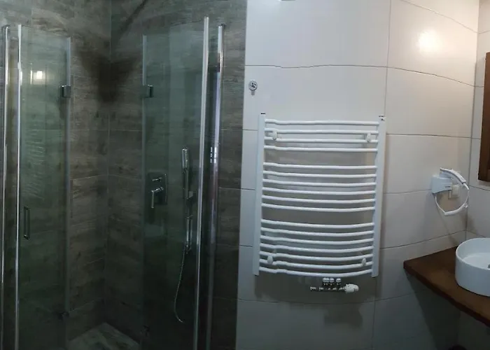 Krzesanica 住宿加早餐酒店 *